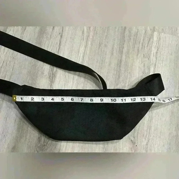 Robert Graham Black Crossbody Fanny Pack Small Waist Bag Adjustable Strap Purse - Picture 4 of 4